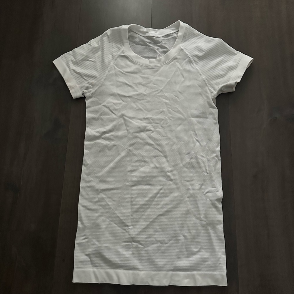 Lululemon white tshirt